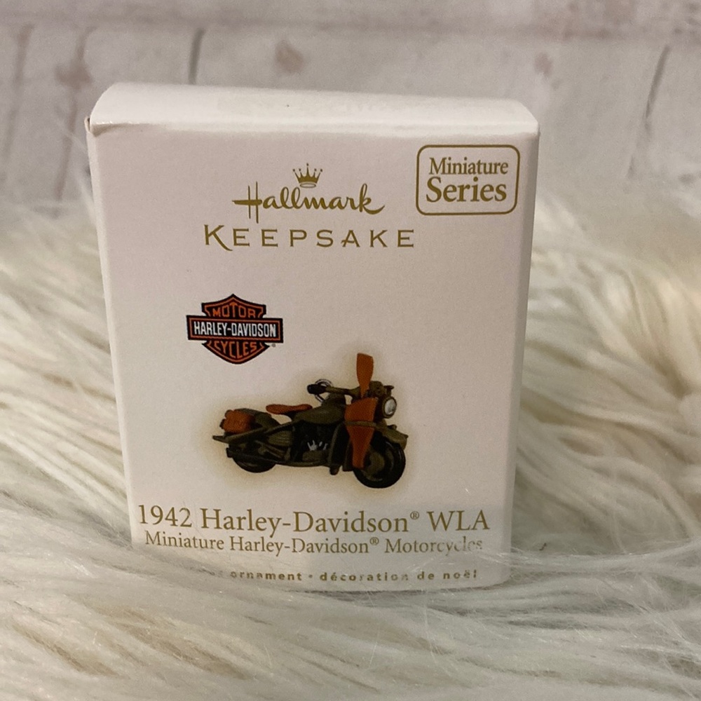 Hallmark Keepsake 2009 1942 Harley -Davidson WLA Ornament